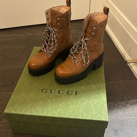WOMEN'S Gucci MATELASSÉ LACE-UP BOOT - Picture 1 of 7